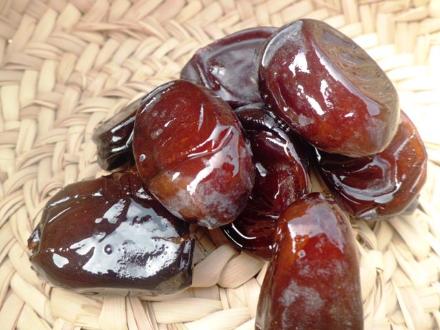 Choosing the Perfect Kurma Supplier: Ensuring Premium Quality Dates for Your Business
